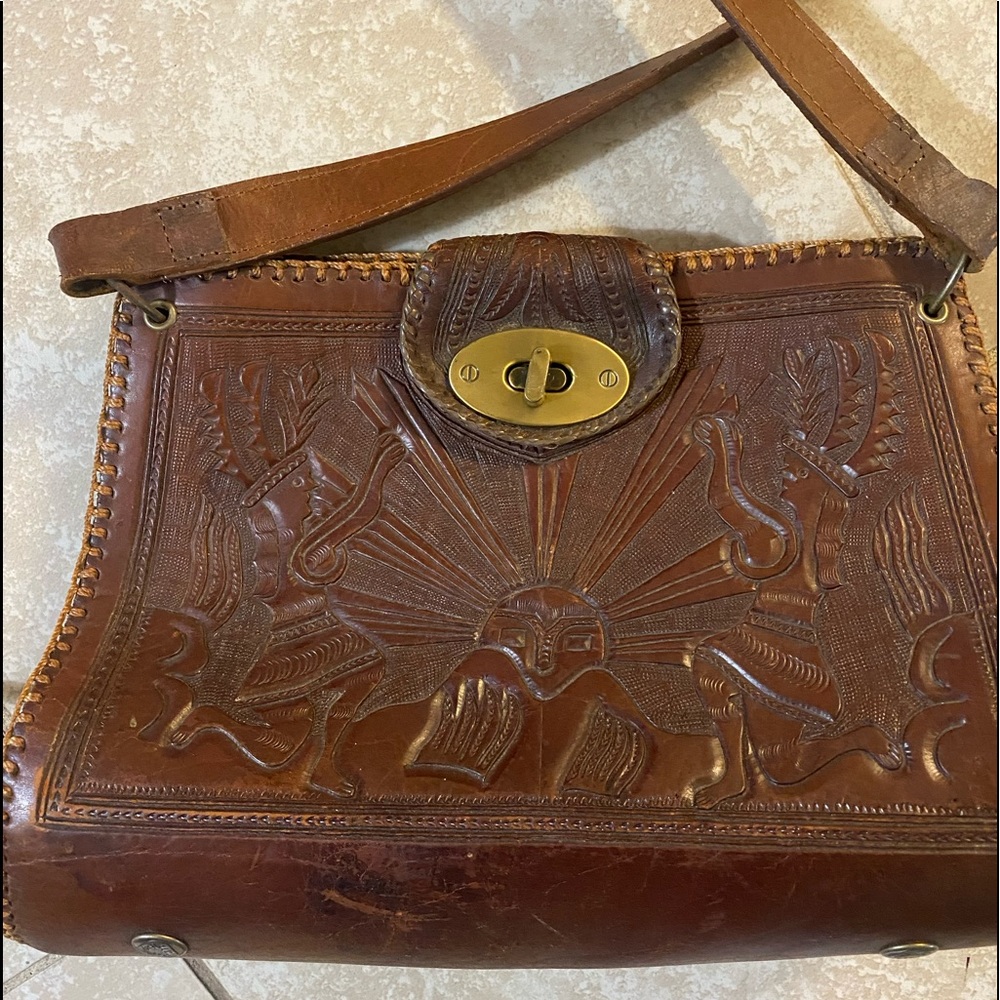 DASH TOOLED LEATHER SHOULDER BAG